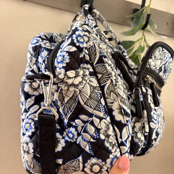 Vera Bradley Blue White Floral Quilted Weekender Travel Duffel Spring Vacay Bag - Picture 6 of 13